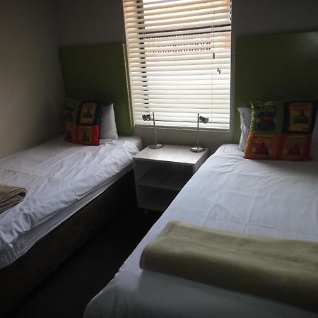 Ashanti Lodge Green Point ケープタウン エクステリア 写真